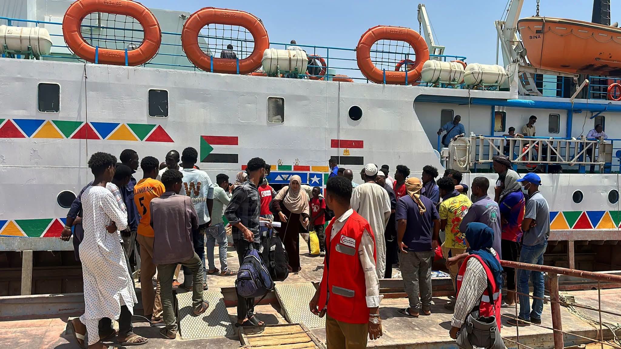 في أولى رحلات العودة بالباخرة.. 600 سوداني يغادرون أسوان إلى وادي حلفا